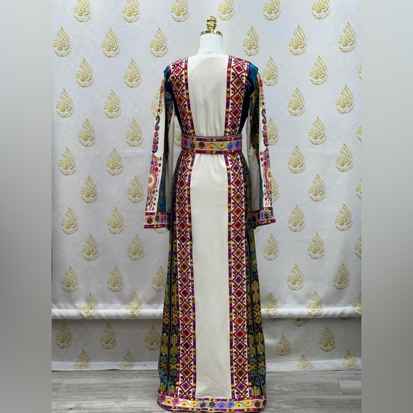 Palestinian Embroidery Etamin Thoub: Ultimate Luxury and Elegance size 1 🇵🇸 - Picture 11 of 11
